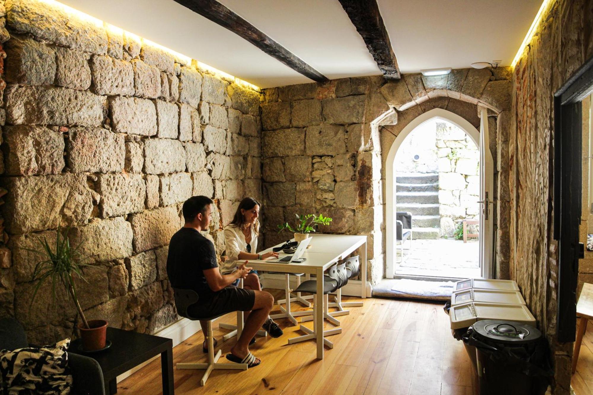 Onefam Ribeira Hostel Porto Luaran gambar